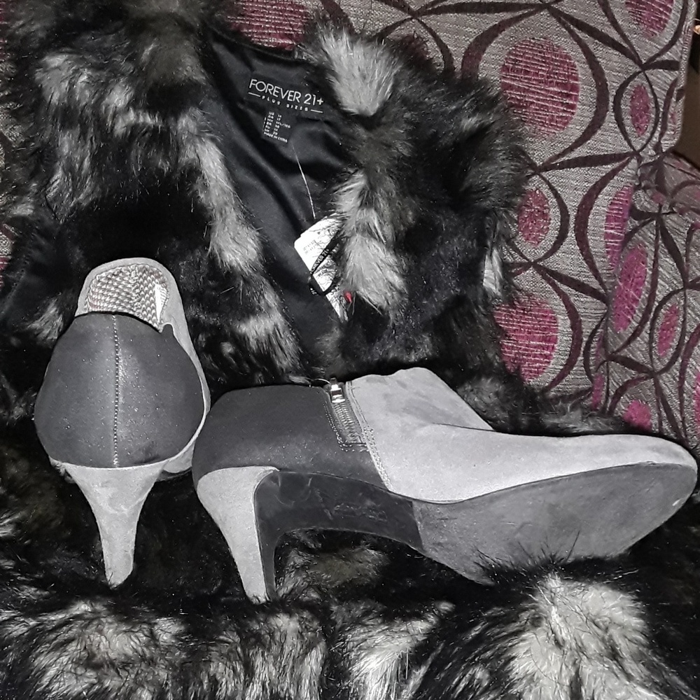 Shoes - Picture 2 of 4